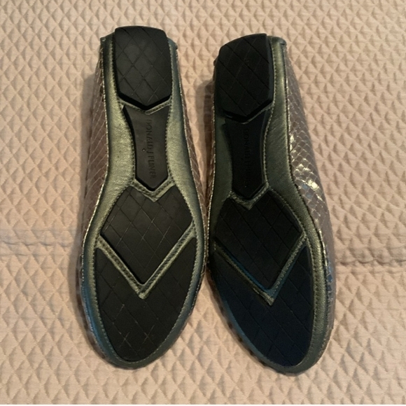 Donald J Pliner Riva Metallic Green Snakeskin Flats, Made in Italy, Sz 6 - Picture 2 of 2